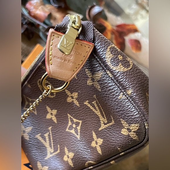 Louis Vuitton Monogram Mini Pochette 🩷 - Picture 7 of 12